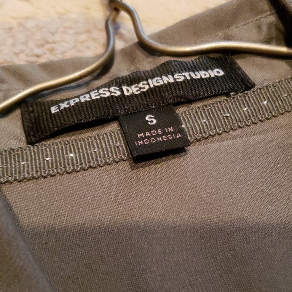 Express Button Down Top - Picture 3 of 4